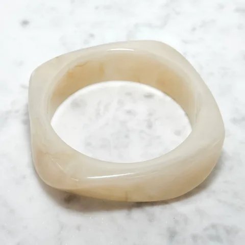 Beige bangle armband