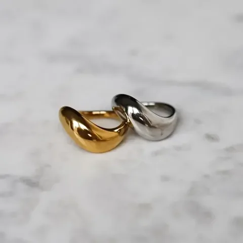Curve ring