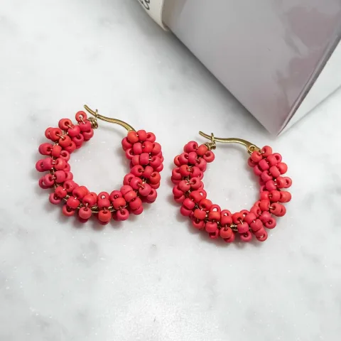 Koral beaded oorbellen