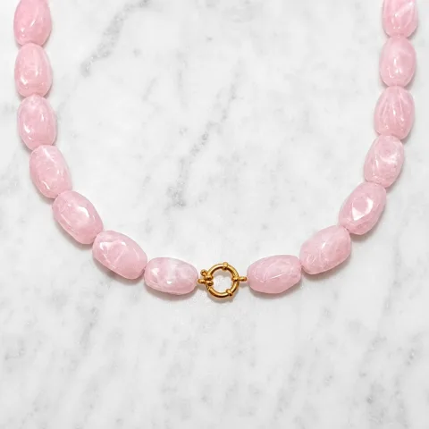 Roze kralenketting