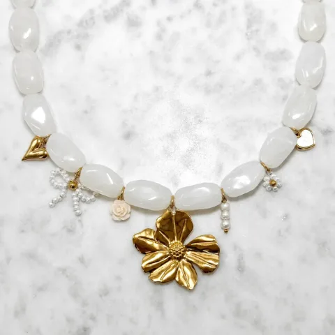 Witte bedelketting
