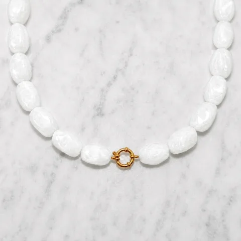 Witte kralenketting